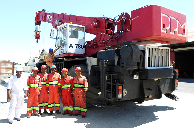 Location de grue PPM , engin de levage et de manutention de SEMS Majunga au Port maritime de Mahajanga