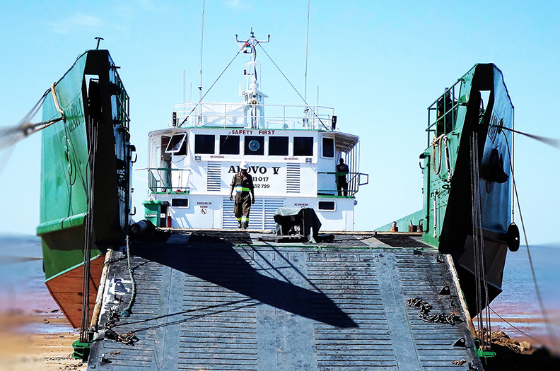 Navire ou Bateau Cargo Alovo V : transport marchandises de Majunga dasn tout Madagascar